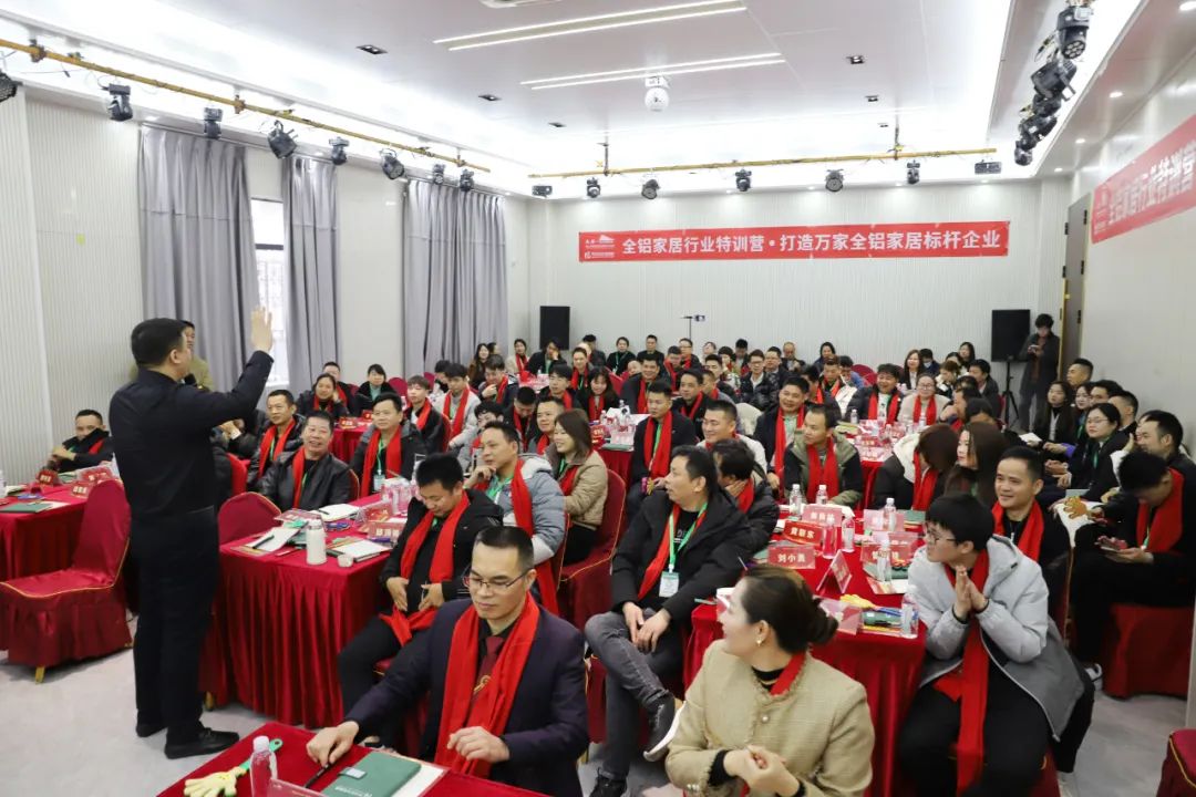 全鋁行業(yè)成長(zhǎng)電商活動(dòng) 打造萬(wàn)家家居標(biāo)桿企業(yè)！——共推南海大瀝全鋁家居產(chǎn)業(yè)高質(zhì)量發(fā)展