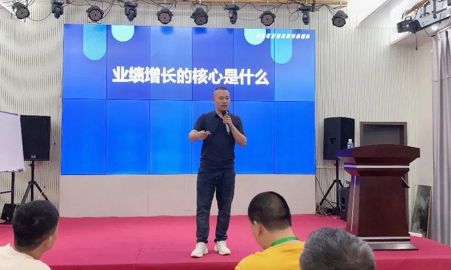 全鋁家居行業(yè)成長(zhǎng)特訓(xùn)營(yíng)·打造萬(wàn)家家居標(biāo)桿企業(yè)